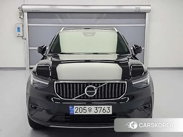 Volvo XC40 2024 Черный из Кореи