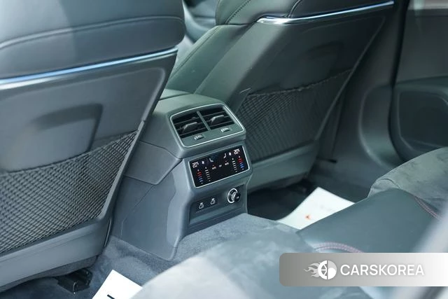 Audi A6L 2024 Темно-серый из Китая
