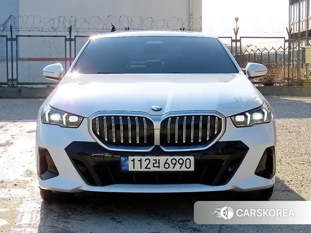 BMW 5 Series (G60) 2023 Белый из Кореи