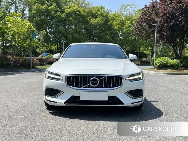 Volvo S60 2021 Белый из Китая