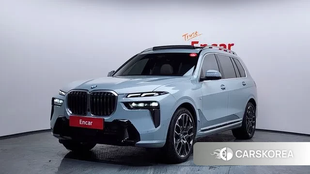 BMW X7 (G07) 2024 Светло-серебряный цвет из Кореи