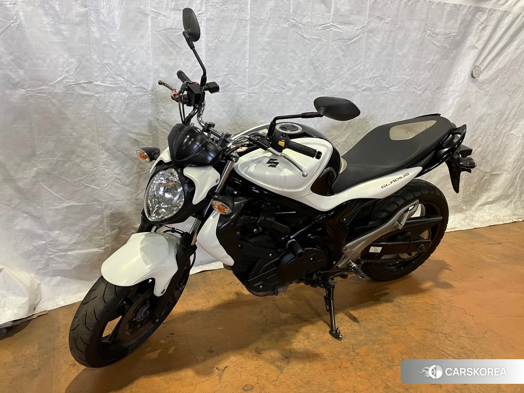 Проданный Suzuki GLADIUS 400 ABS 2013 из Японии, фото 2