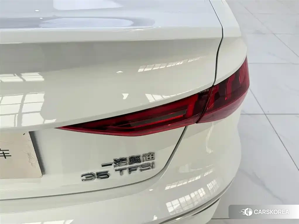 Audi A3 2024 Белый из Китая, фото 2