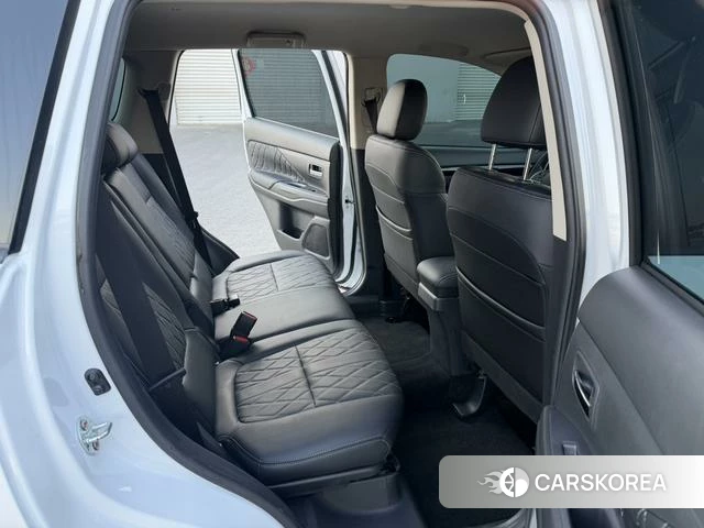 Mitsubishi  Outlander 2022 Белый из Китая