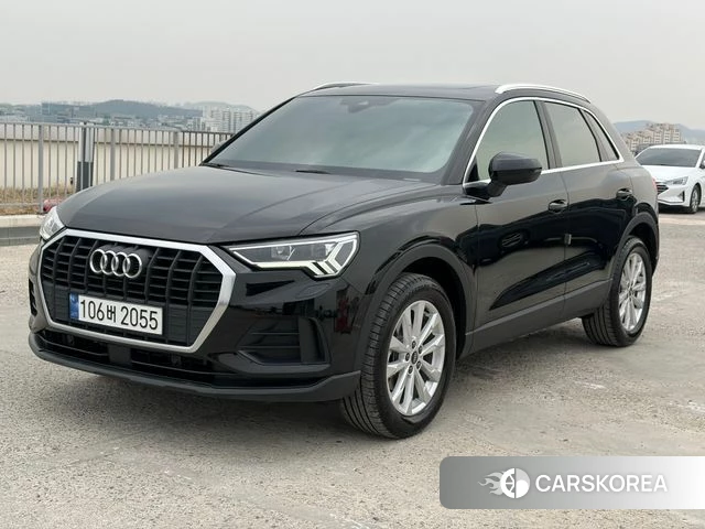 Audi Q3 (F3) 2023 Черный из Кореи