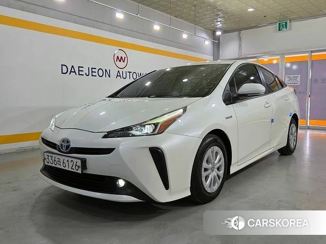 Toyota Prius 4th Generation 2019 Белый из Кореи