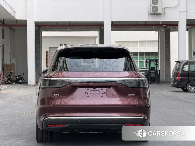 AITO Ask the world M8 2025 Красный из Китая