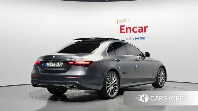 Mercedes-Benz E-Class W213 2022 Серый из Кореи