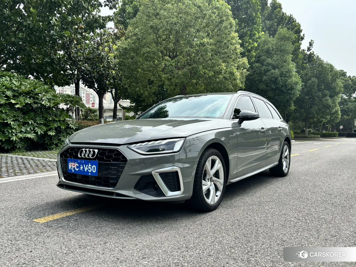 Audi A4 (import) 2020 Серебристо-серый из Китая