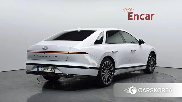 Hyundai Grandeur (GN7) 2023 Белый из Кореи