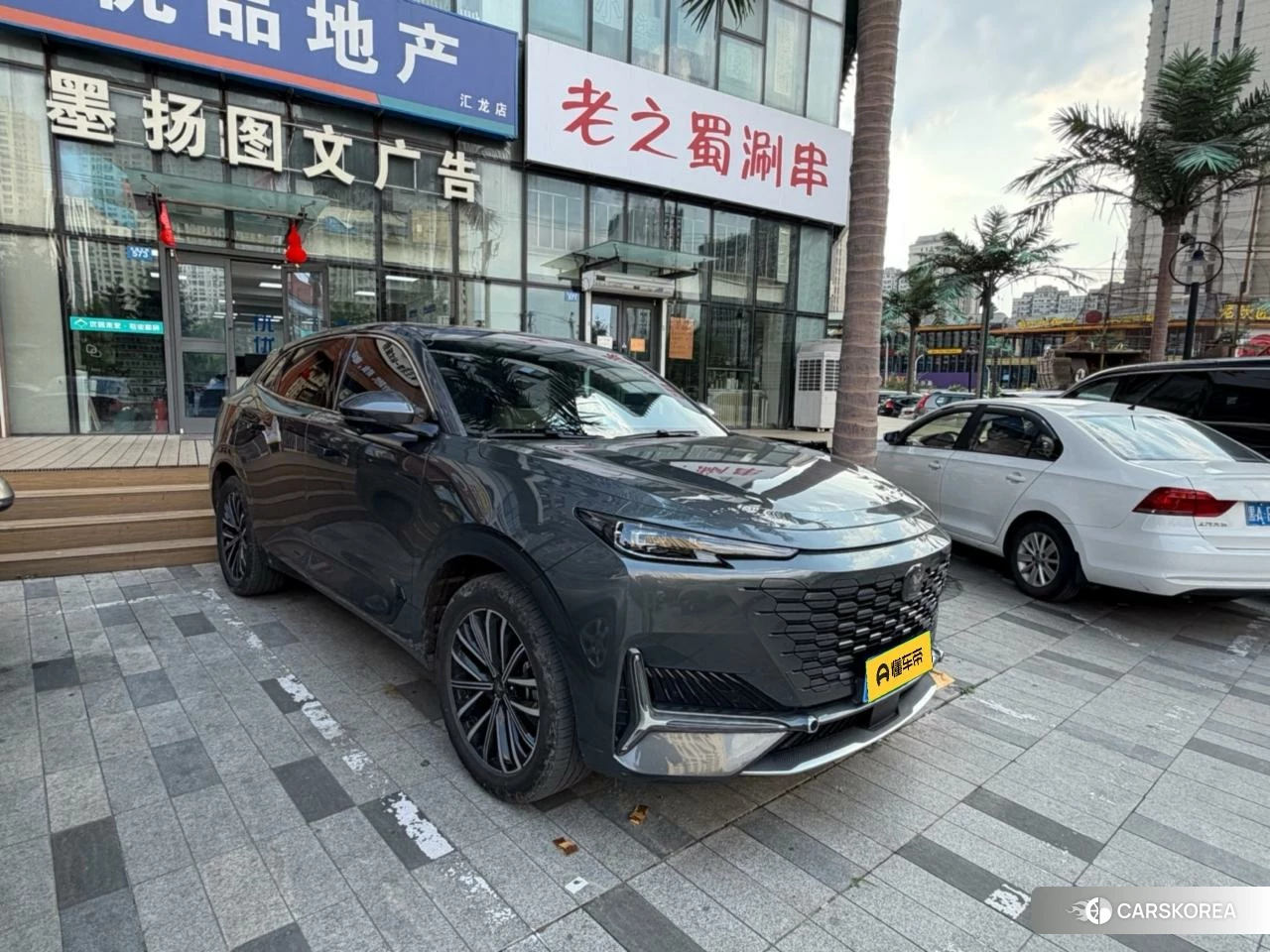 Chang'an UNI-K 2023 Темно-серый из Китая