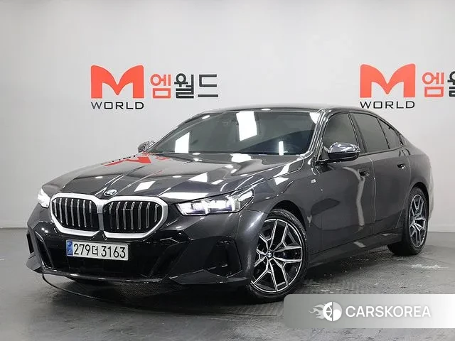 BMW 5 Series (G60) 2023 Серый из Кореи