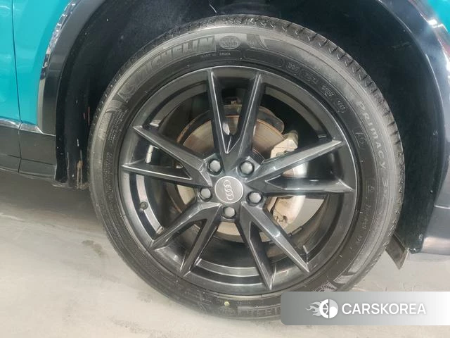 Audi Q2L 2021 Синий из Китая