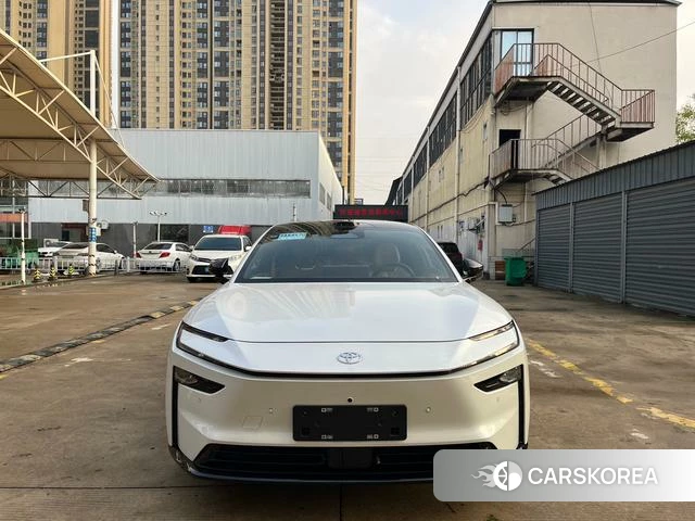 Toyota Platinum Wisdom 7 2026 Белый из Китая