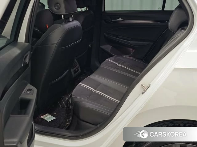 Volkswagen Golf 2024 Белый из Китая