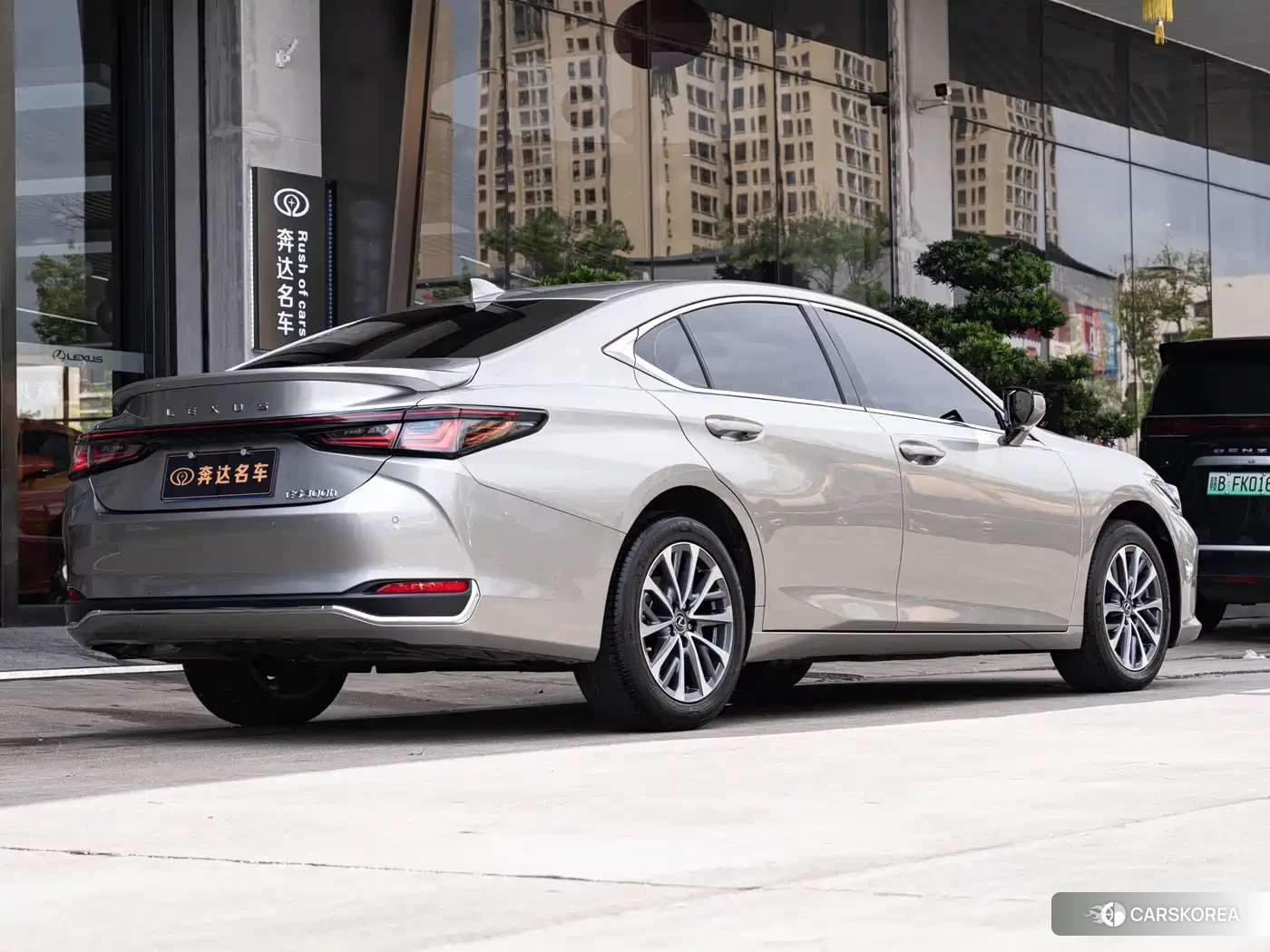 Lexus ES 2025 Silver/gray из Китая