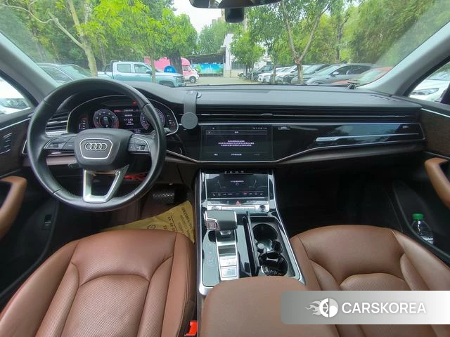 Audi Q7 2021 Черный из Китая