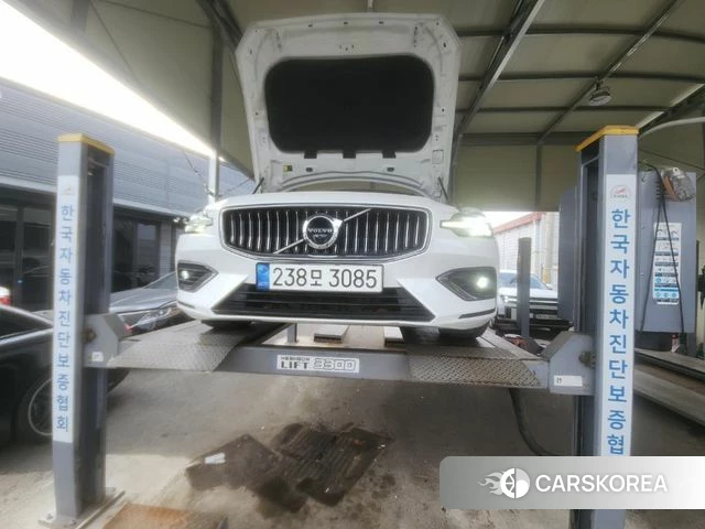 Volvo S60 3rd generation 2022 Белый из Кореи