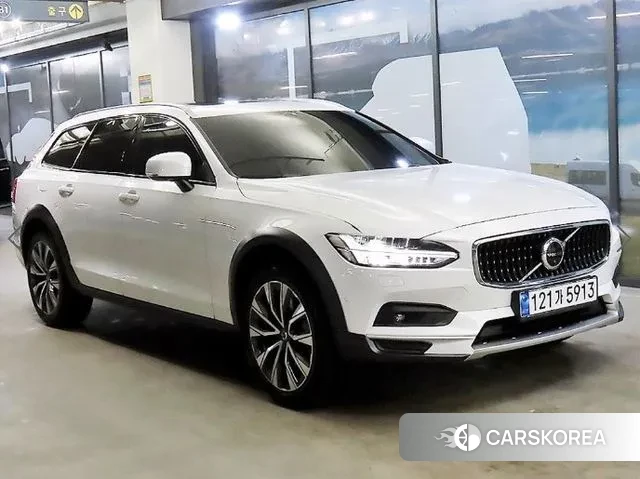 Volvo V90 Cross-Country 2021 Белый из Кореи