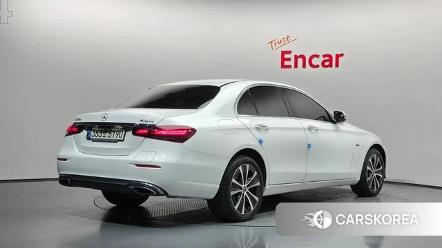 Mercedes-Benz E-Class W213 2021 Белый из Кореи
