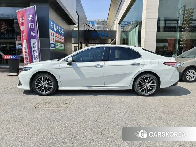 Toyota Camry 2021 Белый из Китая