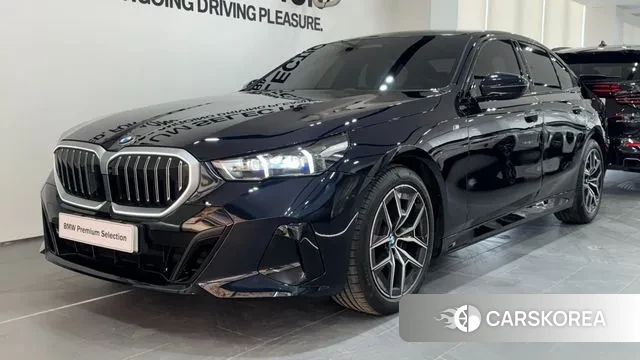 BMW 5 Series (G60) 2024 Черный из Кореи