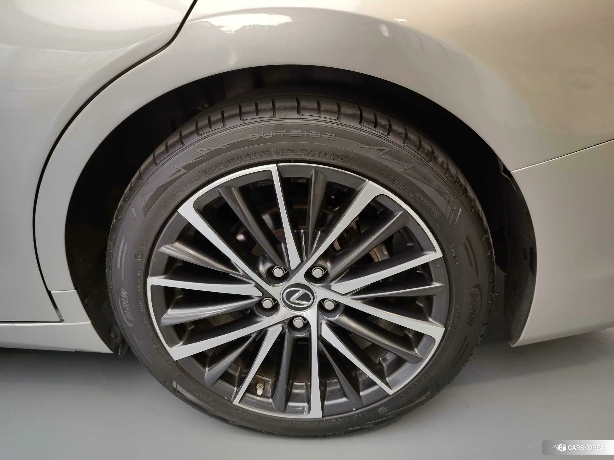 Lexus ES 2021 Серебристо-серый из Китая
