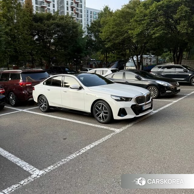 BMW 5 Series (G60) 2025 Белый из Кореи