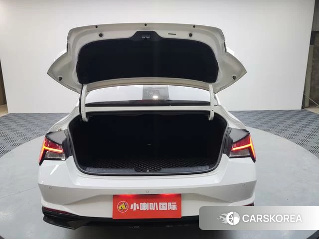 Hyundai Elantra 2021 Белый из Китая