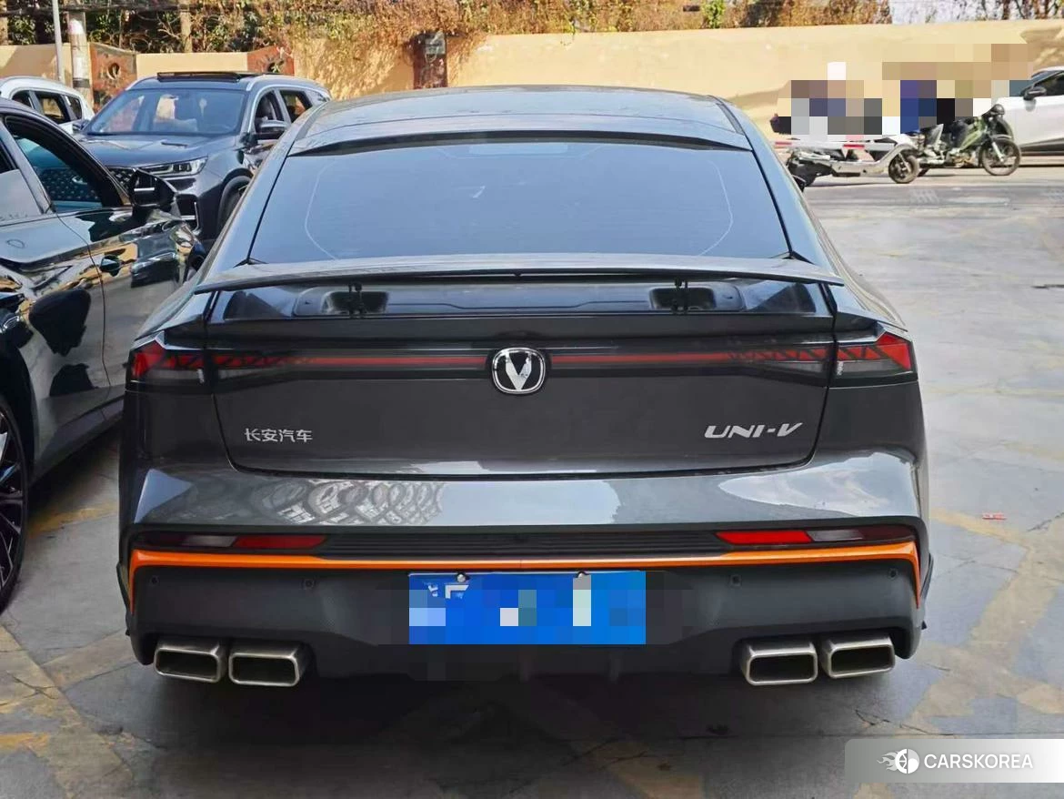 Chang'an UNI-V 2024 Темно-серый из Китая