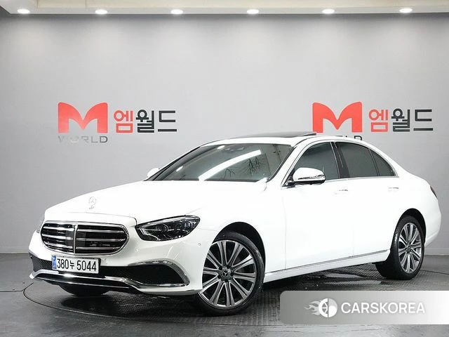 Mercedes-Benz E-Class W213 2023 Белый из Кореи