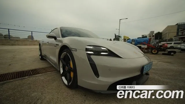 Porsche Taycan 2022 Серебристо-серый из Кореи