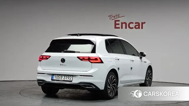 Volkswagen Golf 8th Generation 2022 Белый из Кореи