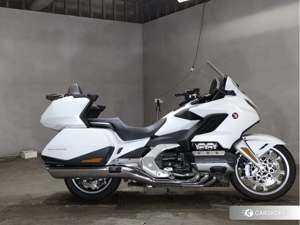 Проданный Honda GL1800 TOUR 2019 из Японии