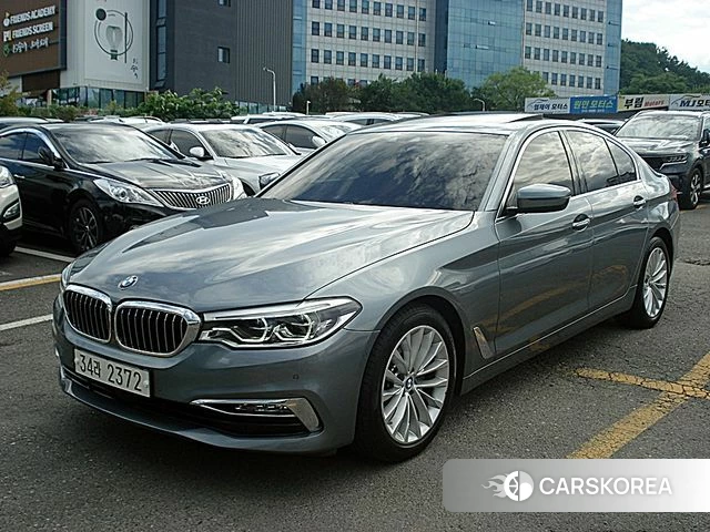 BMW 5 Series (G30) 2018 Небесно-голубой из Кореи