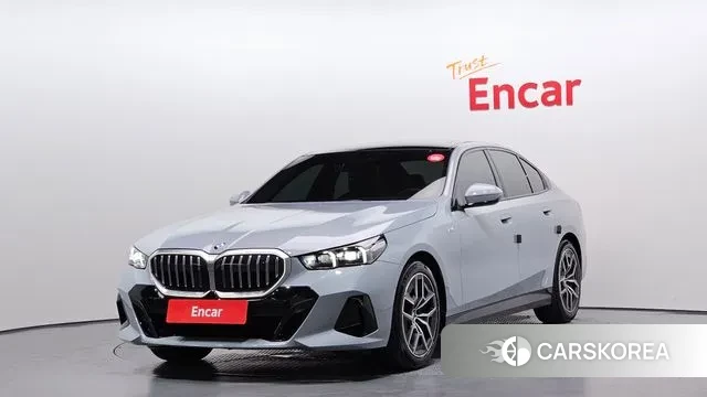 BMW 5 Series (G60) 2024 Цвет галактики из Кореи