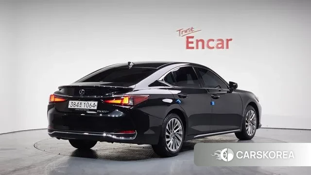 Lexus ES300h 7th generation 2025 Черный из Кореи