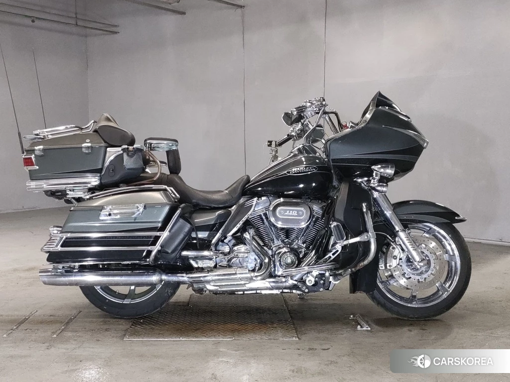 Проданный Harley-Davidson Road Glide FLTRUSE1800 CVO 2011 из Японии, фото 2