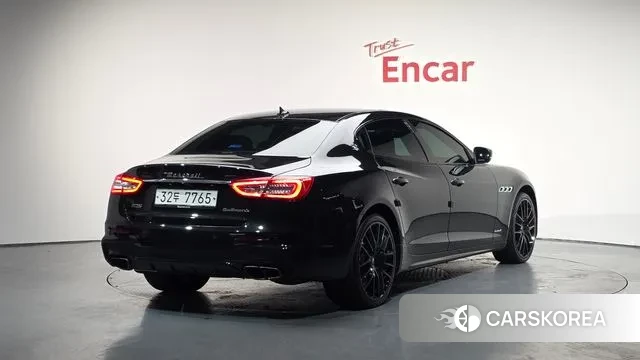 Maserati Quattroporte 2018 Черный из Кореи