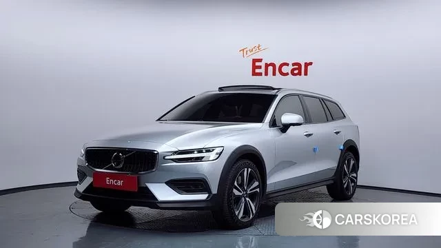 Volvo V60 Cross-Country 2nd Generation 2021 Серебряный из Кореи