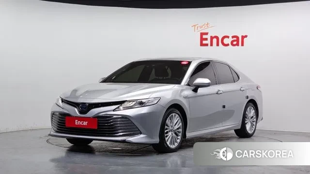 Toyota Camry (XV70) 2021 Серебряный из Кореи