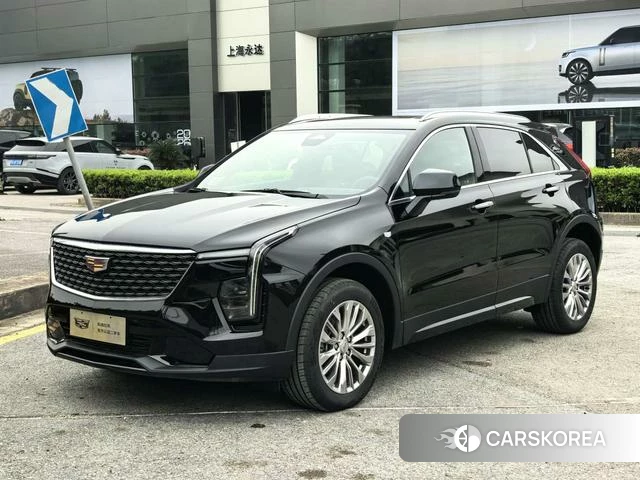 Cadillac XT4 2024 Черный из Китая