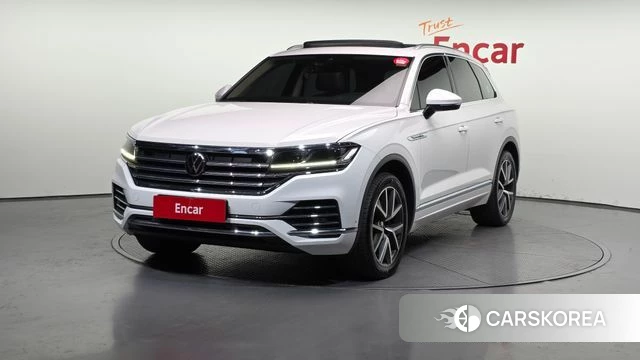 Volkswagen Touareg 3rd generation 2021 Белый из Кореи