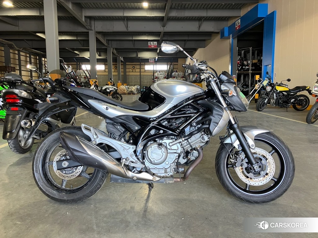Проданный Suzuki GLADIUS 400 ABS 2013 из Японии