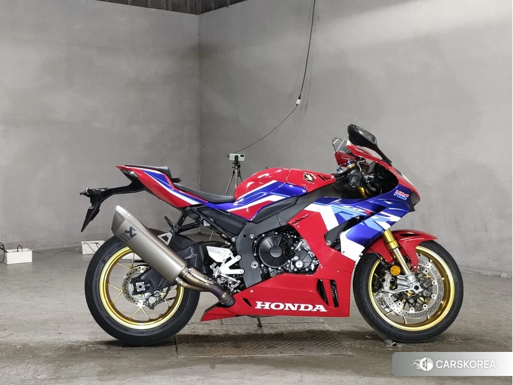Проданный Honda CBR1000RR-R FIREBLADE SP 2023 из Японии