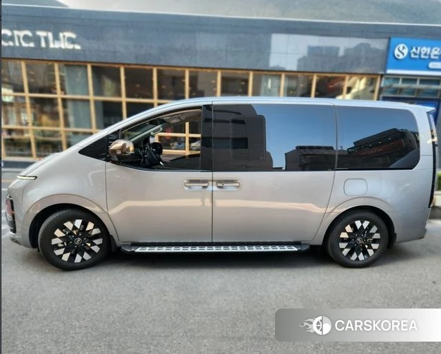 Hyundai Staria 2025 Серебристо-серый из Кореи