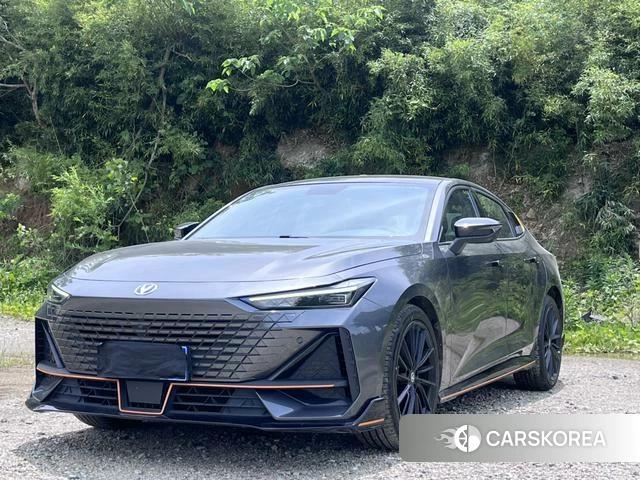 Chang'an UNI-V 2022 Темно-серый из Китая