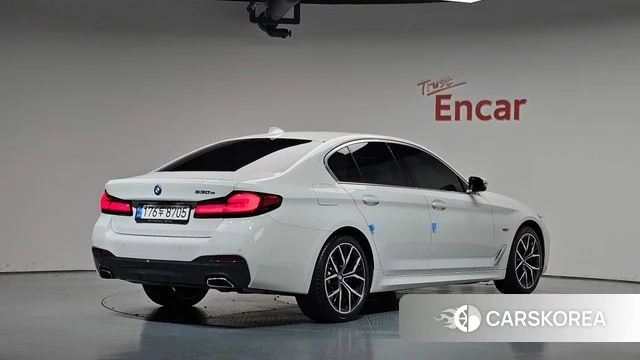 BMW 5 Series (G30) 2022 Белый из Кореи