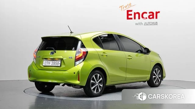 Toyota Prius C 2018 Светло-зеленый из Кореи