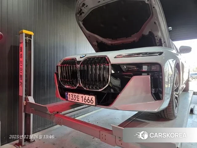 BMW 7 Series (G70) 2023 Серый из Кореи